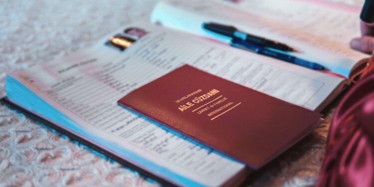 Kadının soyadı düzenlemesi: AKP’de üç seçenek tartışılıyor