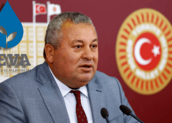 Kafaları Karıştıran Fotoğraf: Enginyurt DEVA'ya mı Katılacak?