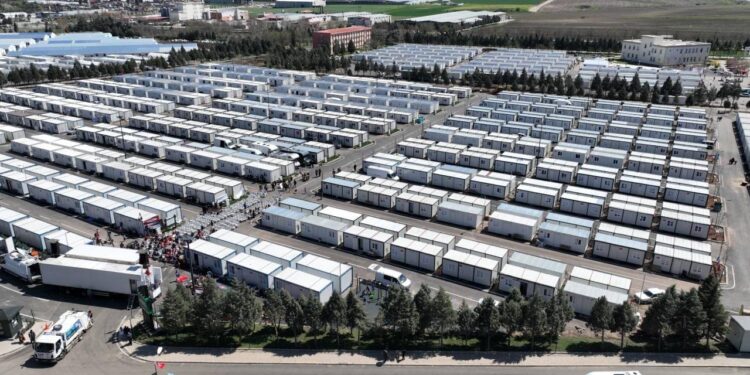 Kahramanmaraş'ta konteyner kentlerde yaşam mücadelesi devam ediyor