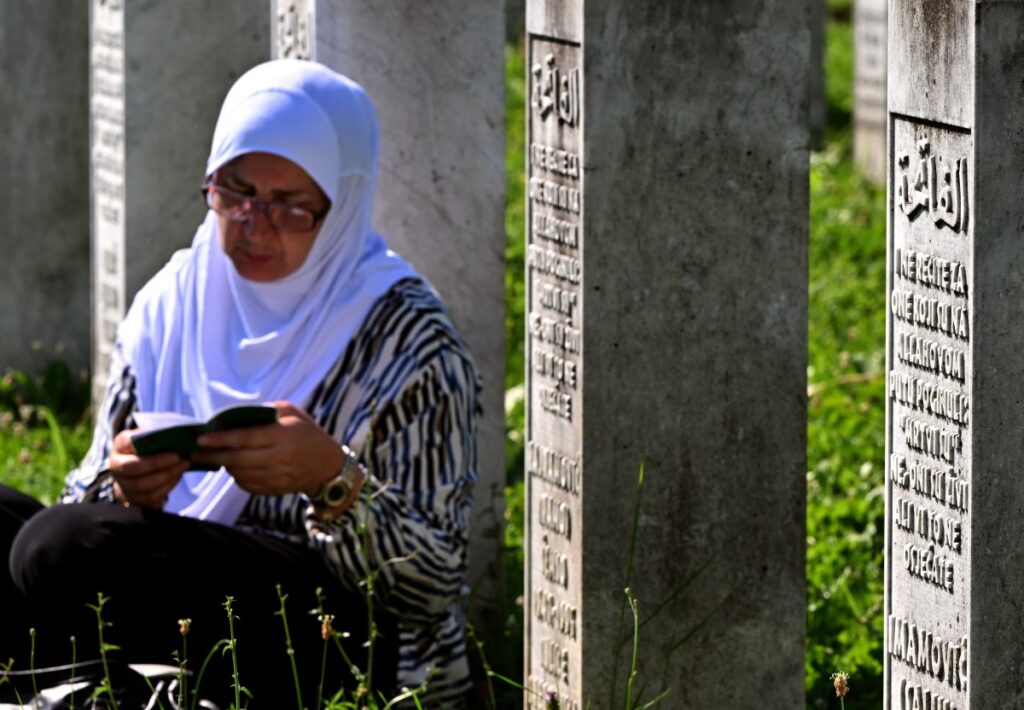 Kanayan yara Srebrenitsa soykırımının 29’uncu yılı; 14 kurban yeniden toprağa verildi