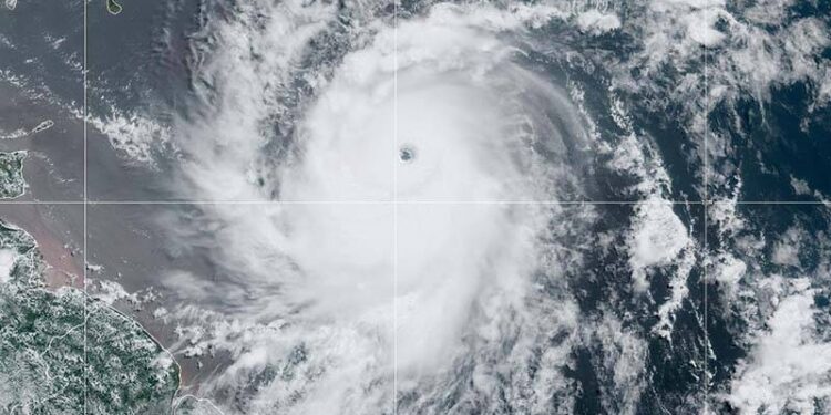 Karayipler’e doğru yaklaşan Beryl Kasırgası için 4’üncü seviye kasırga alarmı verildi!