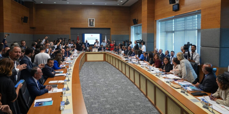 Katliam Yasası Görüşmelerinde Skandal Sözler: Oyu Köpeklerden mi Alacaksınız?