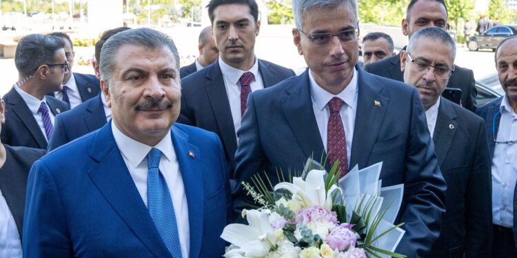 Kemal Memişoğlu'nun Başı Fahrettin Koca'nın Enkazıyla Dertte! İşte Yeni Bakanın Elindeki Sorun Listesi...