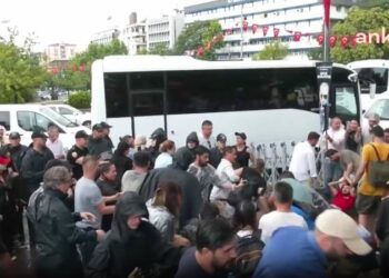 Kendimizi Meclis'in önünde yakmaya hazırız