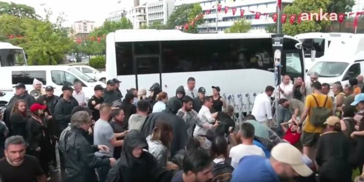 Kendimizi Meclis'in önünde yakmaya hazırız