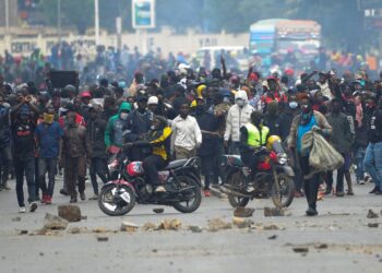 Kenya'da protestocular vergi artışlarının geri çekilmesine rağmen başkanın istifasını istiyor: Nairobi'de gösteriler yasaklandı