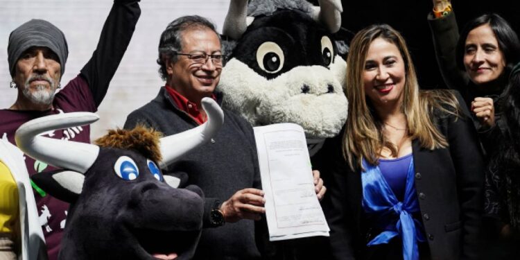 'Kolombiya kültürünün parçası' addedilen boğa güreşi: Petro 'Olmaz öyle kültür' diyerek yasağı imzaladı