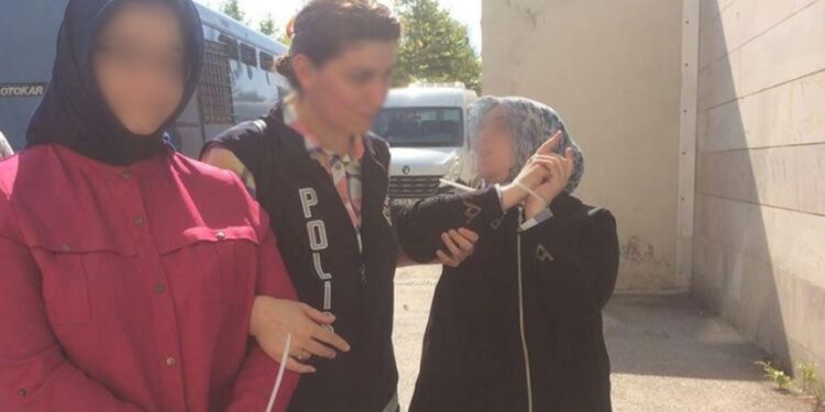 Kurşunlu tehditler mi, bowling oynayan kız öğrenciler mi daha tehlikeli?