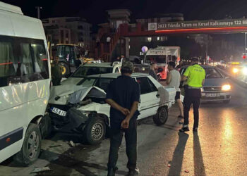 Manisa’da 4 Araçlı Zincirleme Kaza: Çok Sayıda Yaralı