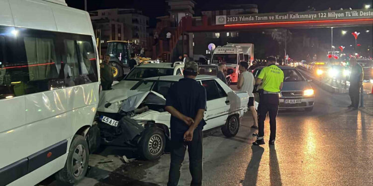 Manisa’da 4 Araçlı Zincirleme Kaza: Çok Sayıda Yaralı