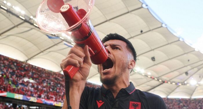 Merih ilk değil, Arnavutluk futbolcusu Mirlind Daku da 2 maç ceza almıştı