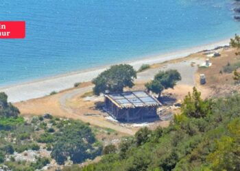 Mersin'de restorasyondaki 2 bin yıllık Anemurium Antik Kenti'ne beton bina  yapıldı