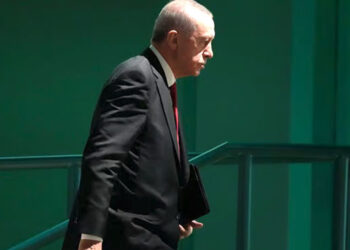 MetroPOLL Araştırma’nın son anketi; AKP mum gibi eriyor, CHP 7 puan öne geçti