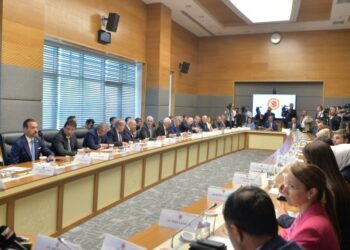 Milletvekilleri Dışişleri Komisyon toplantısından çıkarıldı