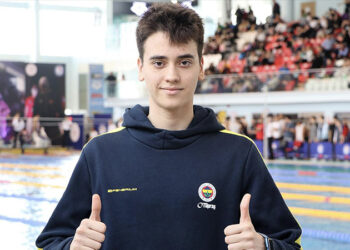 Milli yüzücü Kuzey Tunçelli, dünya ve Avrupa rekorunu kırdı