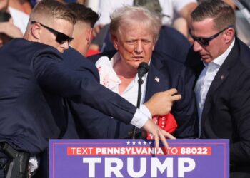 Mitingde silahlı saldırıya uğrayan Trump yaralandı: 'Suikast girişimi olarak soruşturuluyor'