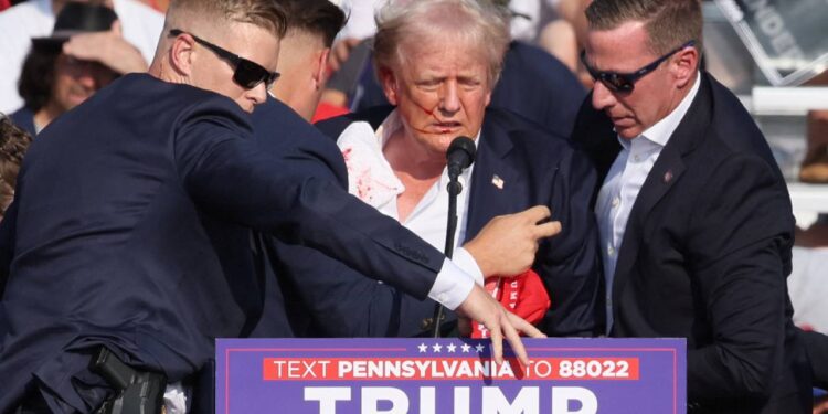 Mitingde silahlı saldırıya uğrayan Trump yaralandı: 'Suikast girişimi olarak soruşturuluyor'