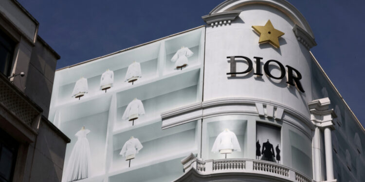 Moda devleri Dior ve Armani'ye kayyım atandı