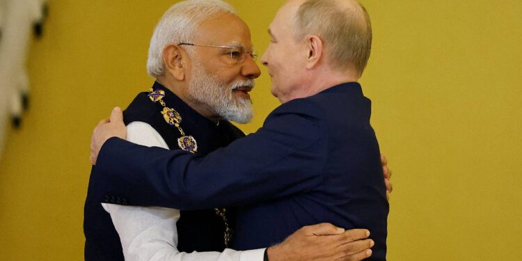 Modi'nin Rusya ziyaretinde Putin'den 'imtiyazlı stratejik ortaklık' vurgusu, en yüksek devlet nişanı takdimi