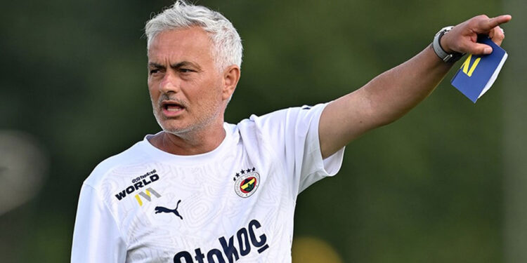 Mourinho Tek Kalemde Üstünü Çizdi: Yıldız Oyuncuya Kulüp Bul Çağrısı