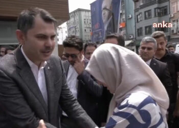 Murat Kurum, Kendisine Soru Soran Emekliye Yardım Kartı Uzattı