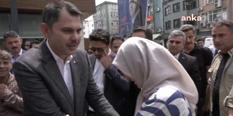 Murat Kurum, Kendisine Soru Soran Emekliye Yardım Kartı Uzattı