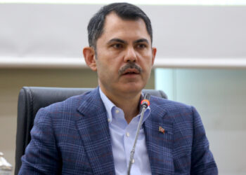 Murat Kurum'dan Deprem Bölgesinde İnciler: Karşınızda Verdiği Sözleri Tutan Biri Olarak Oturuyorum!