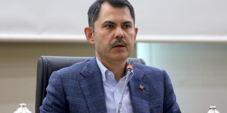 Murat Kurum'dan Deprem Bölgesinde İnciler: Karşınızda Verdiği Sözleri Tutan Biri Olarak Oturuyorum!