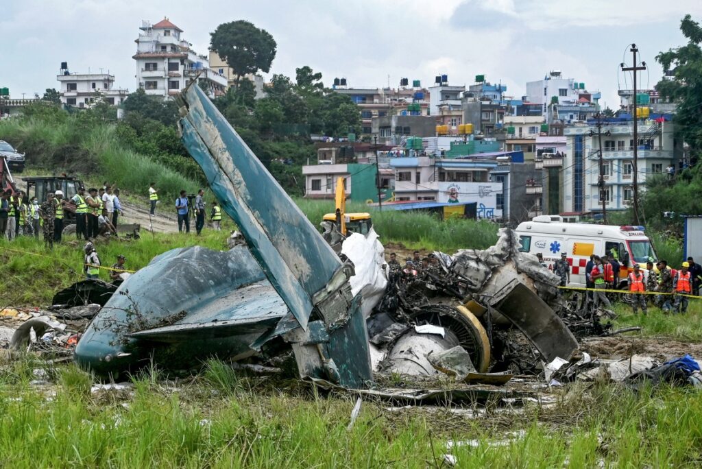 NEPAL | Katmandu’da uçak düştü; sadece pilot kurtuldu