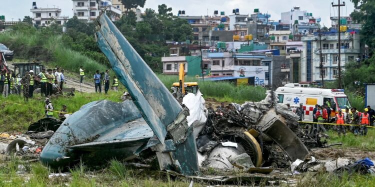 NEPAL | Katmandu’da uçak düştü; sadece pilot kurtuldu