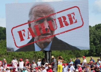 New York Times: Biden, bir müttefikine yarıştan çekilip çekilmemeyi tarttığını söyledi