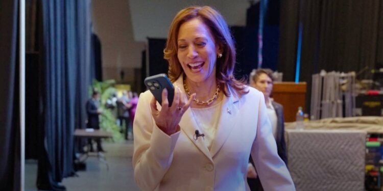 Obama çiftinin Kamala Harris'i sevindirdiği telefon görüşmesi gösterimde