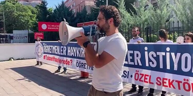 Öğretmenlik Meslek Kanunu'nu protesto eden 25 öğretmen gözaltına altında