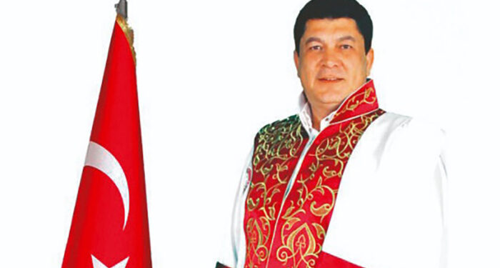 Olmayan üniversiteye, lise mezunu rektör; binlerce kişiyi dolandırmış!