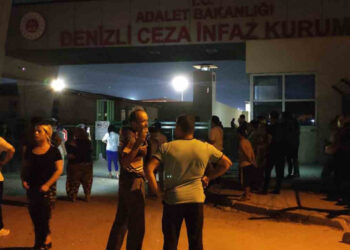 'Ölüm' İddiası Tutuklu Yakınlarını Panikletti: Cezaevi Önüne Gelen Aileleri Resmi Açıklama da İkna Etmeye Yetmedi