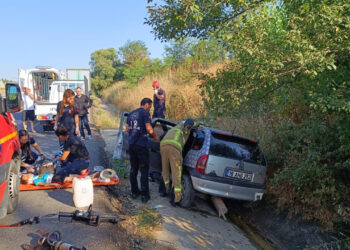 Otomobil Kanala Uçtu, Hız Kadranı 100'de Takıldı: Ölü ve Yaralılar Var
