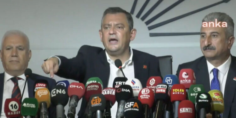 Özel Masasındaki Son Anket Sonuçlarını Açıkladı: AKP ile Fark Açılıyor