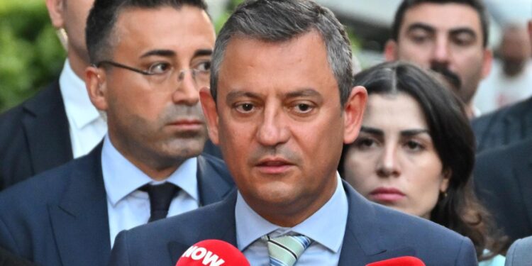 Özel’den Cumhur İttifakı’na Sinan Ateş uyarısı: Elinizdeki çürükleri ayıklayamazsanız…