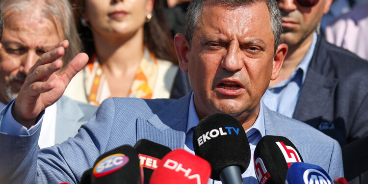 Özgür Özel: Emekli, çiftçi, esnaf Erdoğan’a ‘ağır’ geliyor, küfeyi taşıyamayan bırakacak