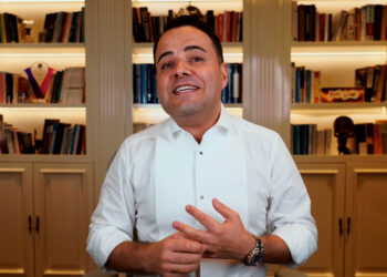 Prof. Dr. Demirtaş, ‘troll’ gazeteciye ‘aptala anlatır gibi’ anlattı: Ekonomiden anlamıyorsan, konuşma!