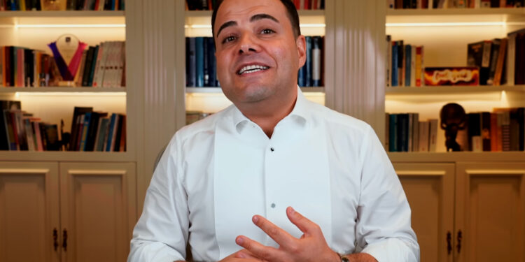 Prof. Dr. Demirtaş, ‘troll’ gazeteciye ‘aptala anlatır gibi’ anlattı: Ekonomiden anlamıyorsan, konuşma!