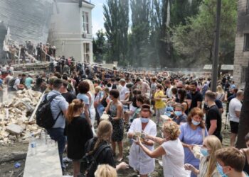 Rusya'nın Ukrayna'ya füze saldırısı sırasında çocuk hastanesi kısmen enkaza döndü: BM Güvenlik Konseyi olağanüstü toplanacak