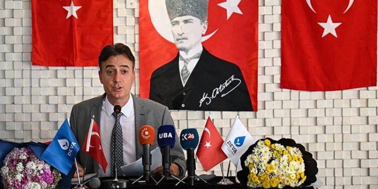 Sağ partilerin hepsi diktatör; Genel Başkan bir grup tarafından kümelenmiş vaziyette!