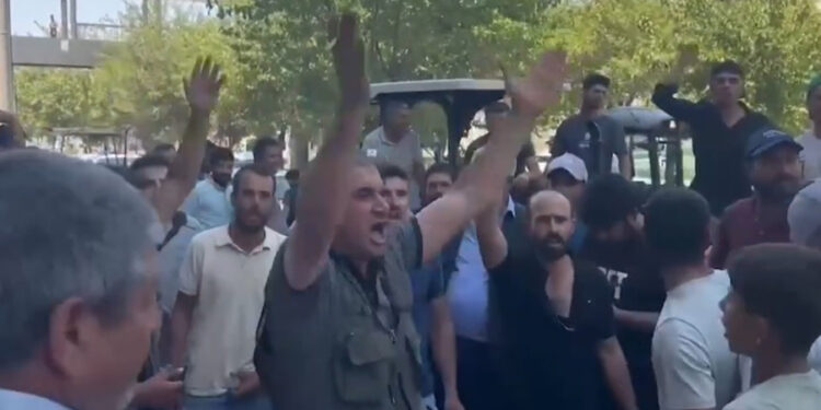 Şanlıurfa’da çiftçiler DEDAŞ’ı protesto etti