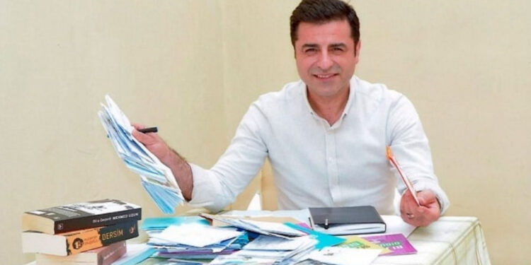 Selahattin Demirtaş'tan 'Arafta Düet'in Lansmanına Mesaj