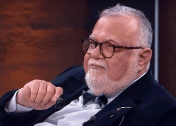 Sen ülkemizin geleceği için açık ve büyük bir tehditsin! Fransız liselerinden çek elini…