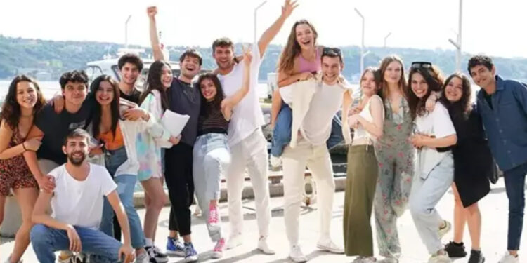 Sevilen Dizi Sinemaya Uyarlanıyor