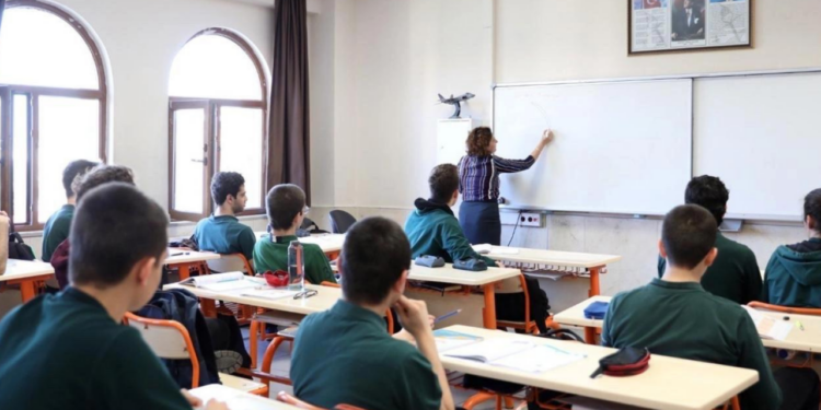 Sıralama Değişti! Türkiye'nin En İyi 10 Lisesi Belli Oldu
