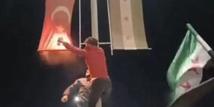 Suriye’de Türk bayrağına saldıranlar yakalandı