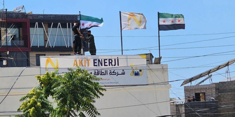 Suriye’nin sınır kentlerinde Türk bayraklarına ve Türkiye plakalı araçlara saldırı